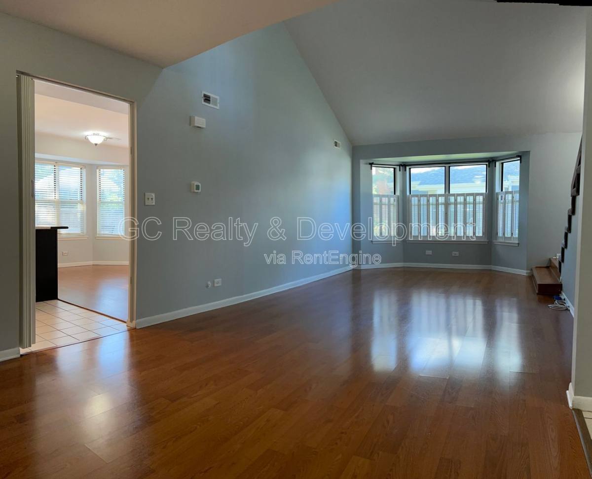 Apartment for rent at 45 White Pine Dr, Schaumburg, IL 60193