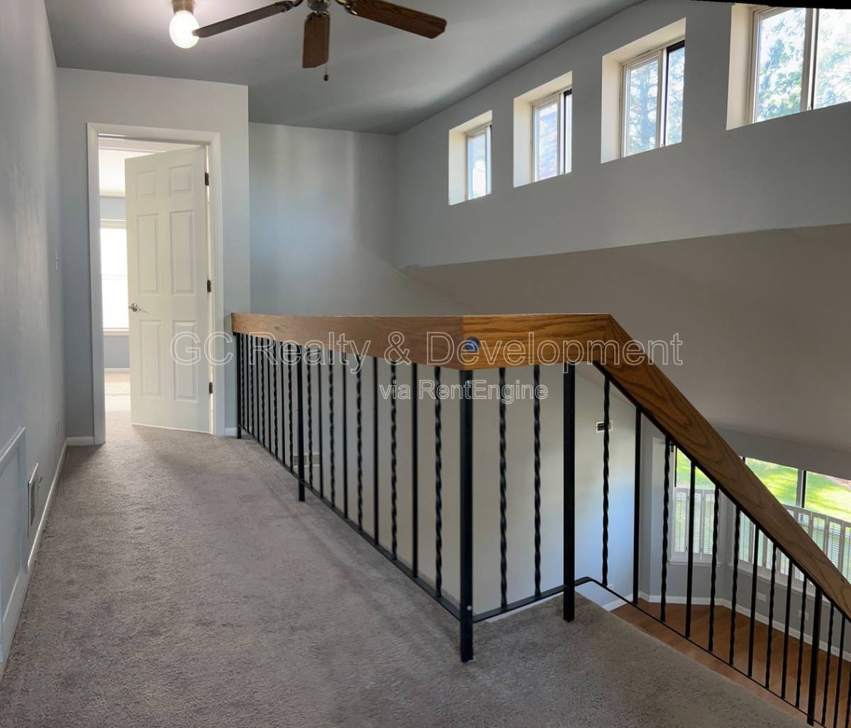Apartment for rent at 45 White Pine Dr, Schaumburg, IL 60193