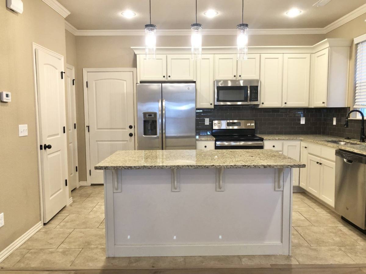 Townhouse for rent at 879 W N St, Fayetteville, AR 72701