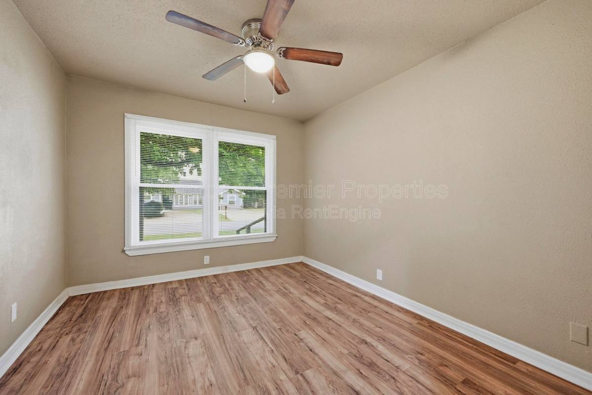 Apartment for rent at 1701 W Elm St, Denison, TX 75020
