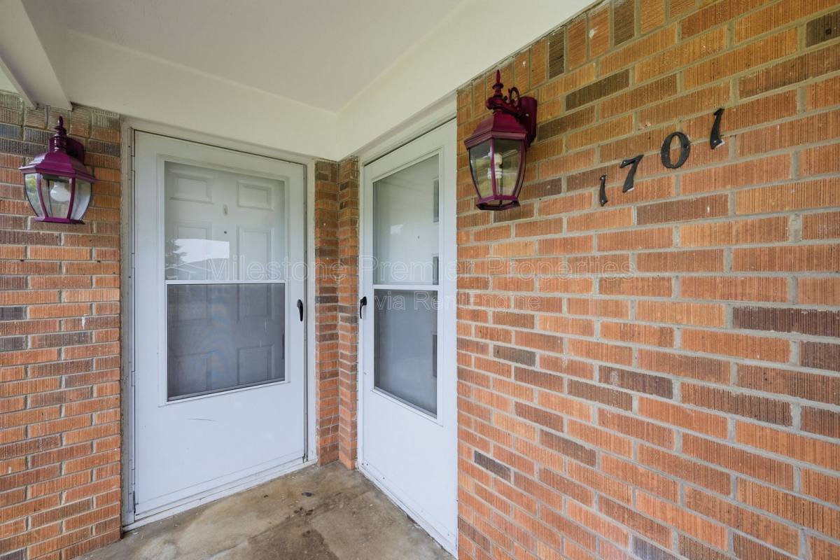 Apartment for rent at 1701 W Elm St, Denison, TX 75020