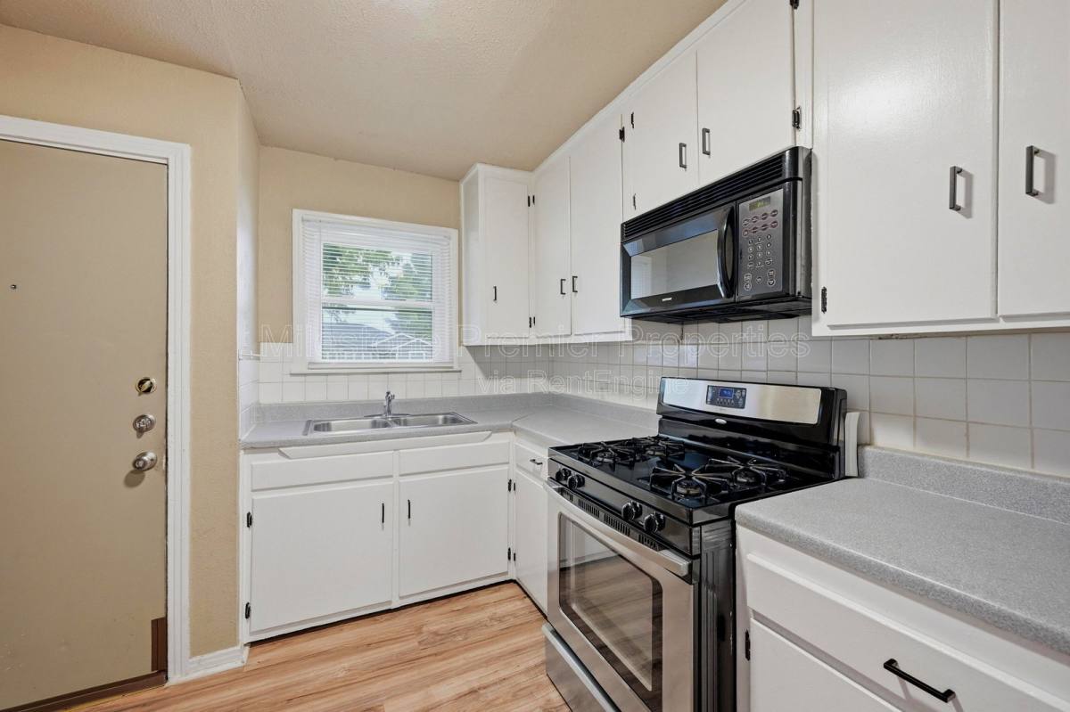 Apartment for rent at 1701 W Elm St, Denison, TX 75020