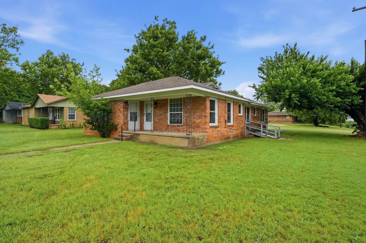 Apartment for rent at 1701 W Elm St, Denison, TX 75020