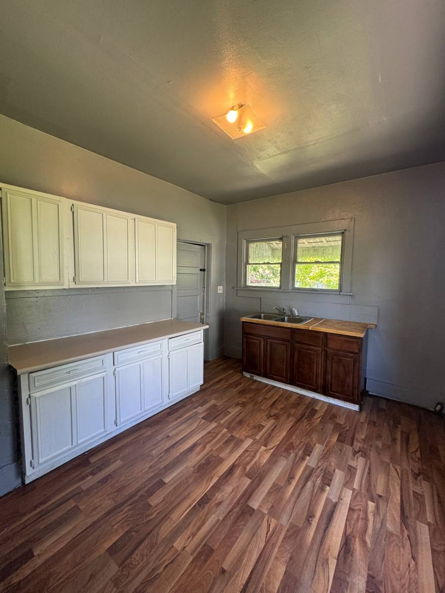 House for rent at 703 Ashwood Ave, Toledo, OH 43608