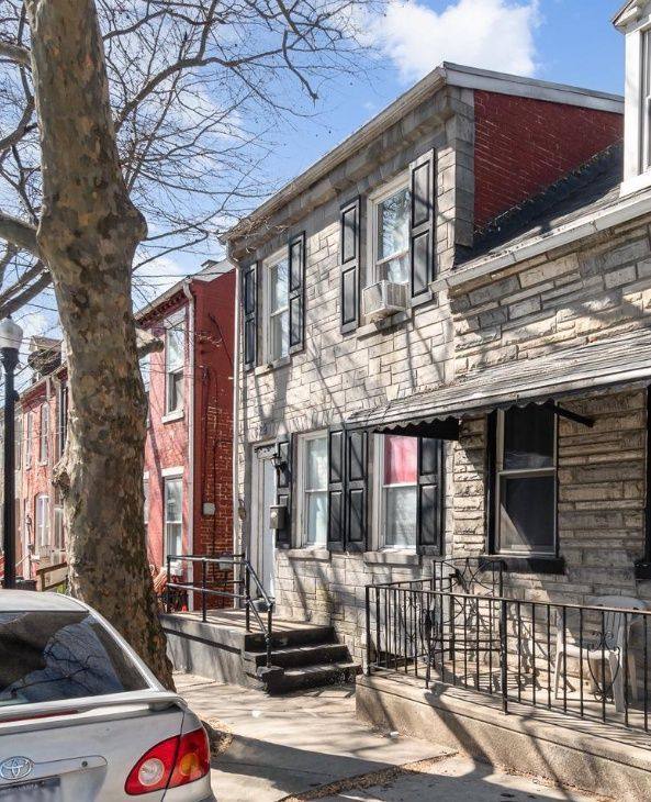 Townhouse for rent at 529 Manor St, Lancaster, PA 17603