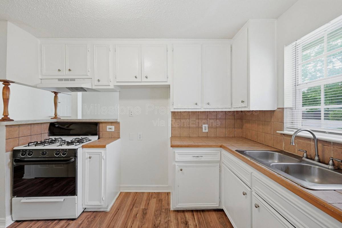 Apartment for rent at 1703 W Elm St, Denison, TX 75020
