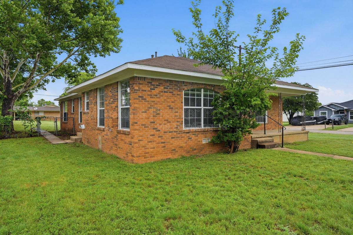 Apartment for rent at 1703 W Elm St, Denison, TX 75020