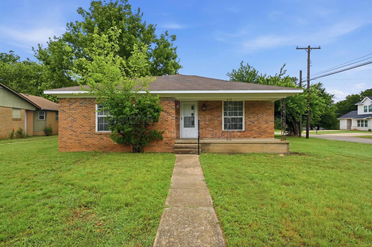 Apartment for rent at 1703 W Elm St, Denison, TX 75020