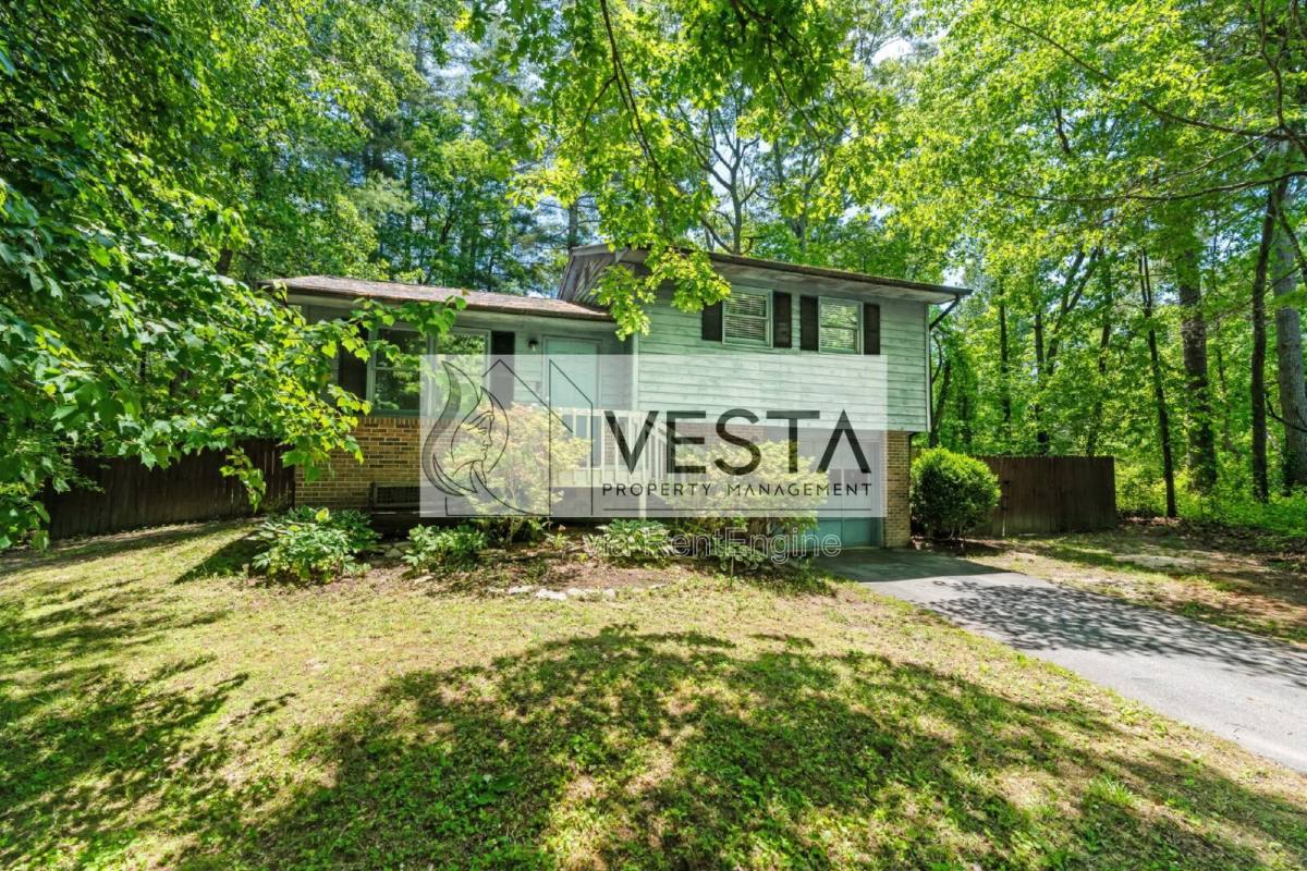 House for rent at 2 Laurel Brook Dr, Hendersonville, NC 28792