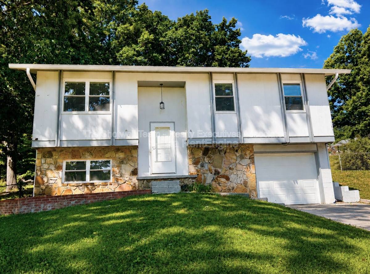 House for rent at 6814 Trousdale Rd NW, Knoxville, TN 37921