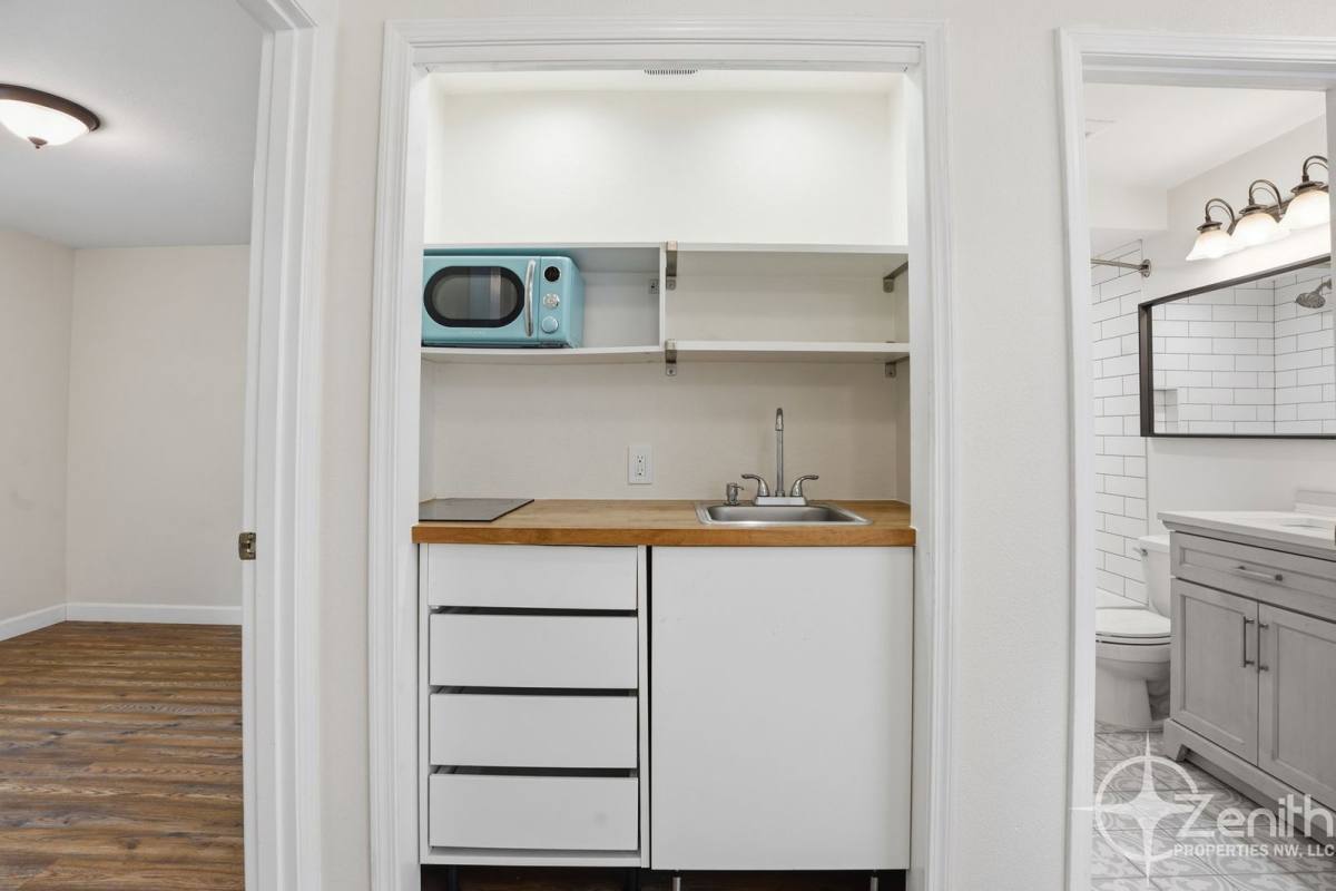 Apartment for rent at 13902 NE Piper Rd #B, Vancouver, WA 98684