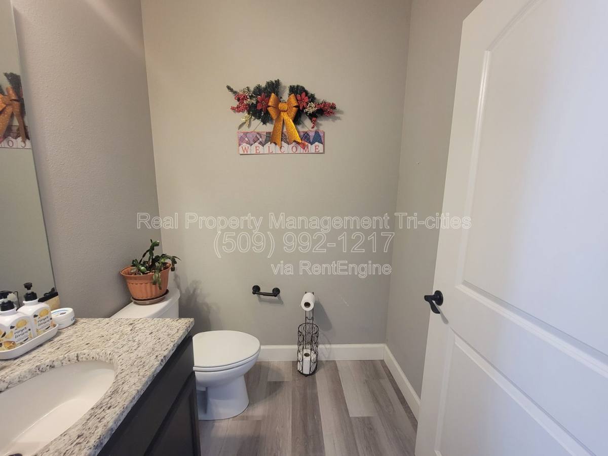 House for rent at 4801 Pinehurst Dr, Pasco, WA 99301