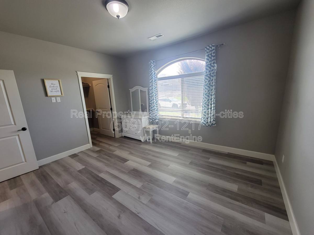 House for rent at 4801 Pinehurst Dr, Pasco, WA 99301