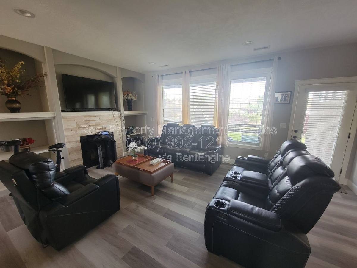 House for rent at 4801 Pinehurst Dr, Pasco, WA 99301