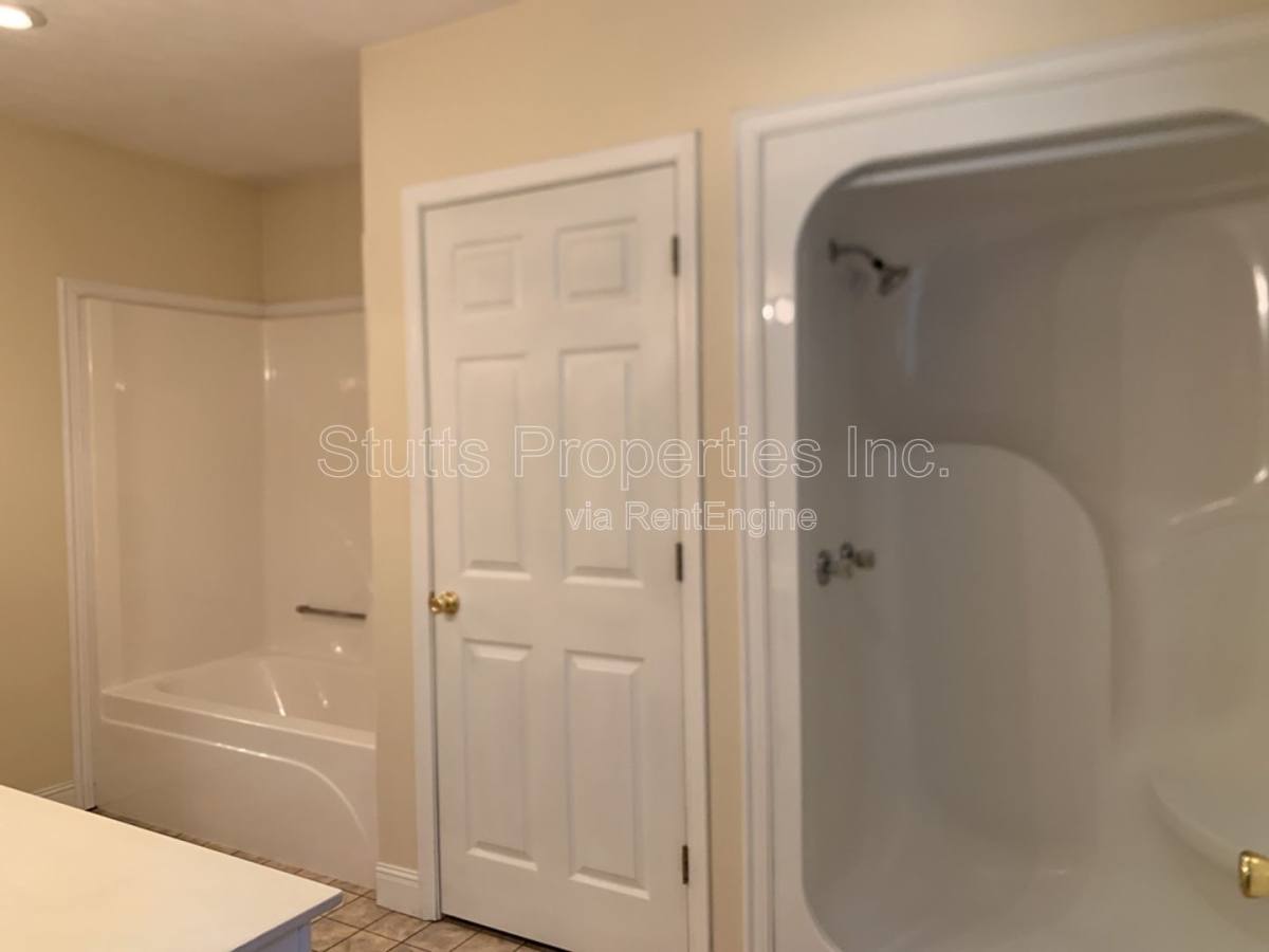 House for rent at 705 Courtland Ave, Muscle Shoals, AL 35661