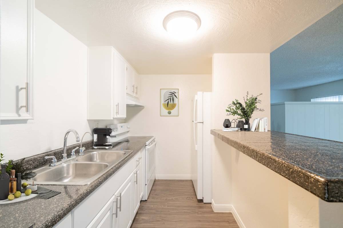 Apartment for rent at 800 E Bobier Dr #L002, Vista, CA 92084
