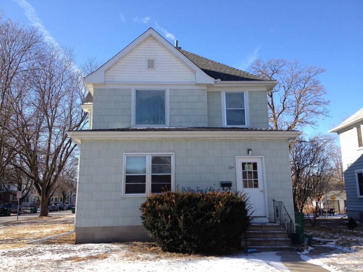 Apartment for rent at 224 Carroll St, Mankato, MN 56001