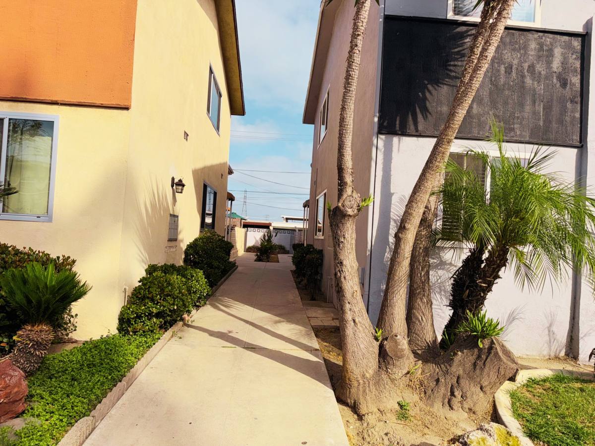 Apartment for rent at 11118 Newville Ave #C, Downey, CA 90241