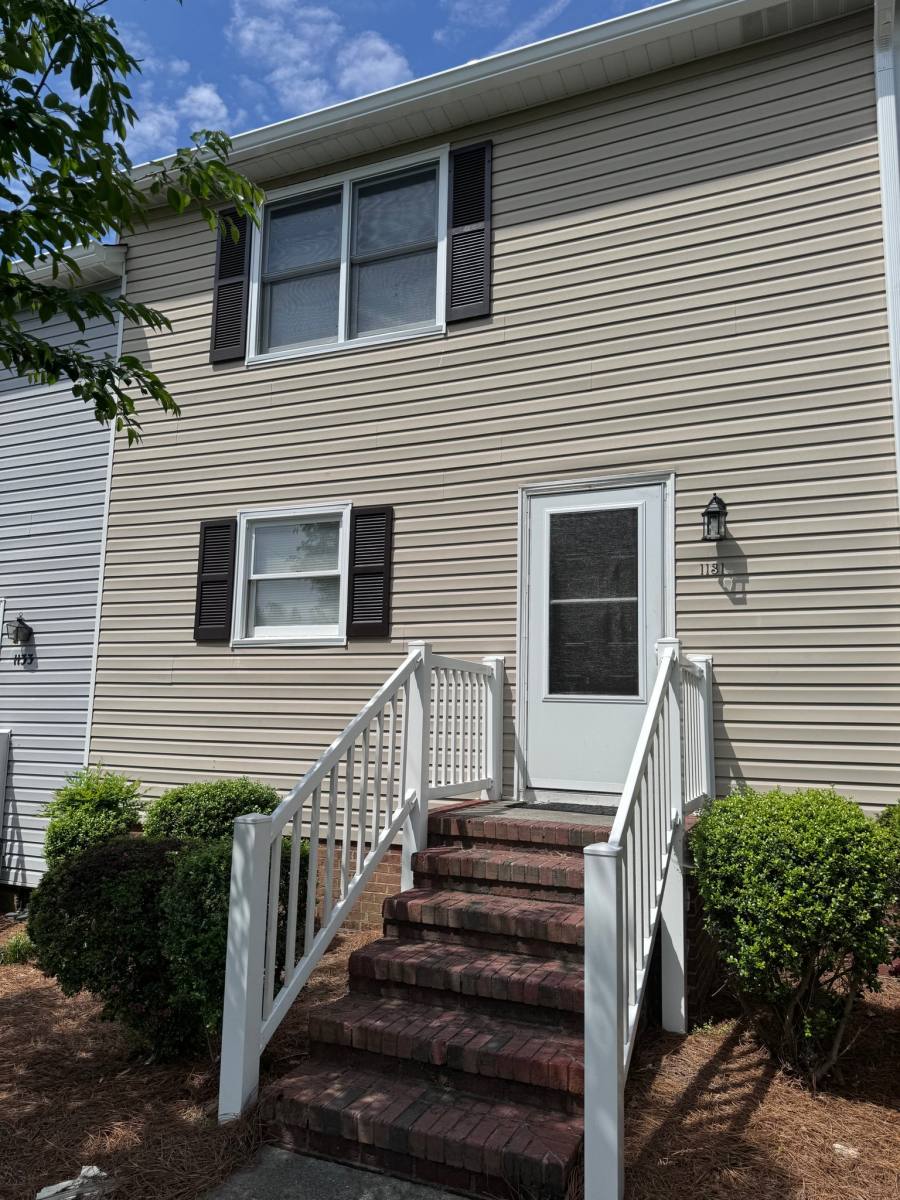 Townhouse for rent at 1131 Glendale Dr, Greensboro, NC 27406