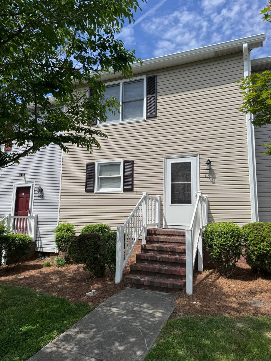 Townhouse for rent at 1131 Glendale Dr, Greensboro, NC 27406