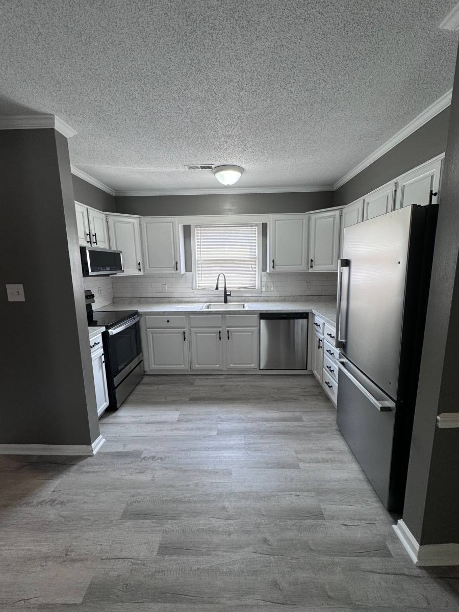 Townhouse for rent at 1131 Glendale Dr, Greensboro, NC 27406