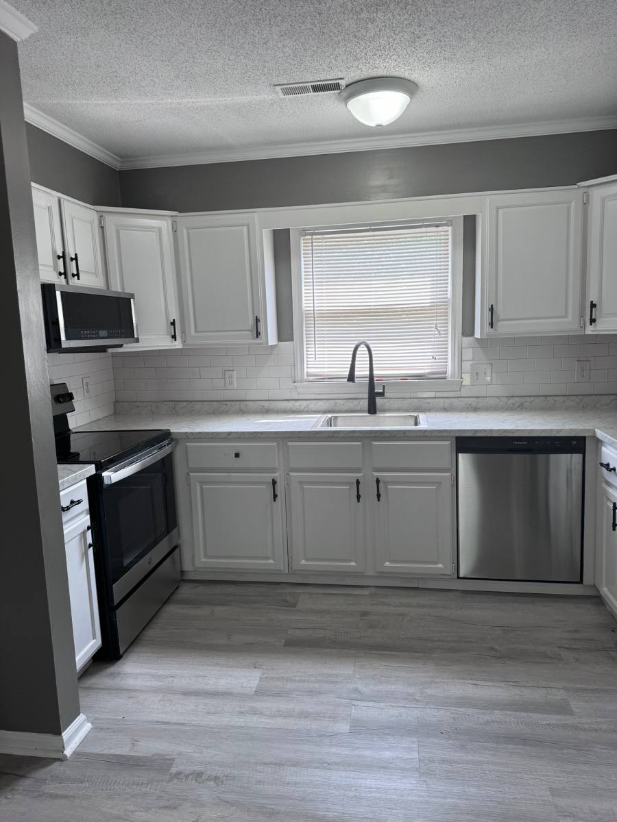 Townhouse for rent at 1131 Glendale Dr, Greensboro, NC 27406