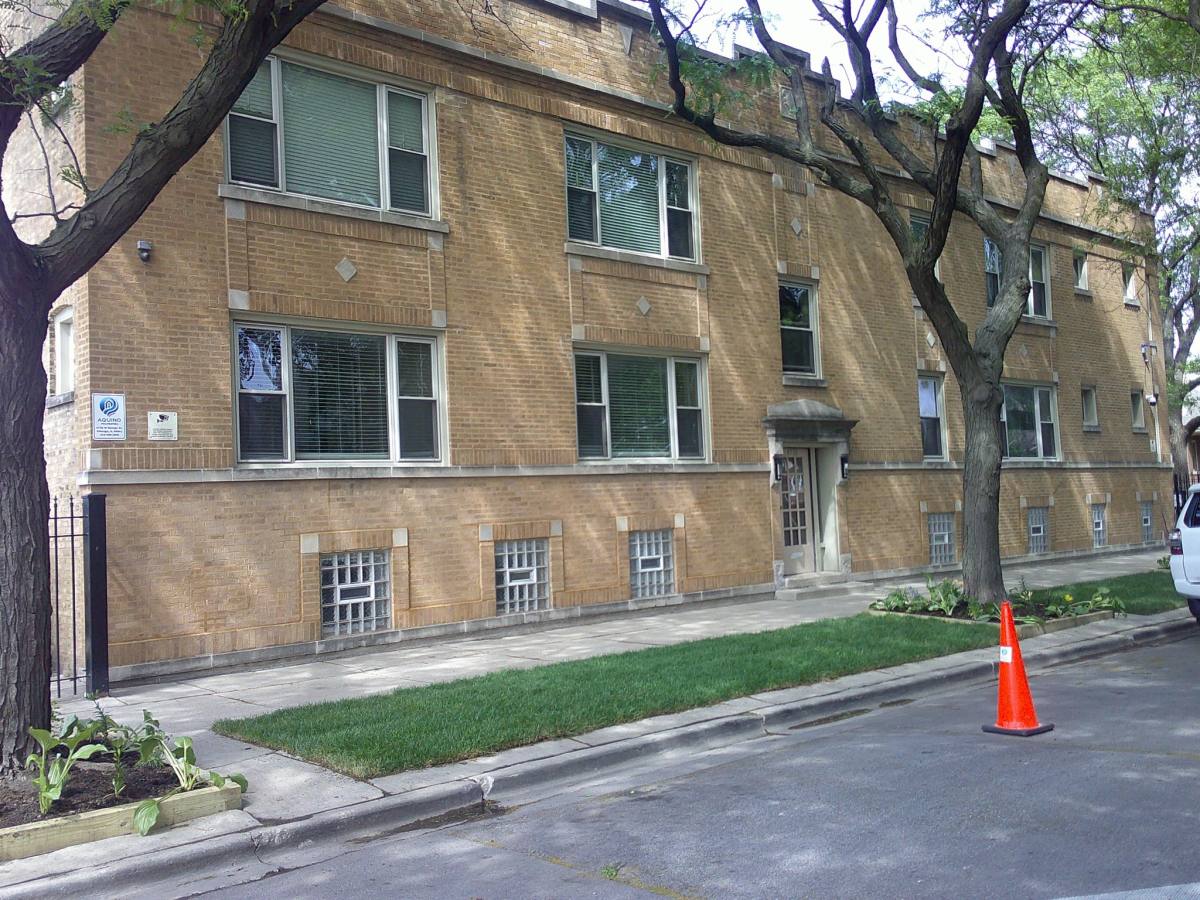 Apartment for rent at 4738 W George St 1W #1W, Chicago, IL 60641