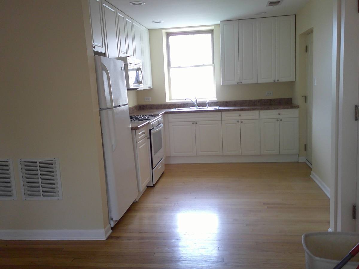 Apartment for rent at 4738 W George St 1W #1W, Chicago, IL 60641