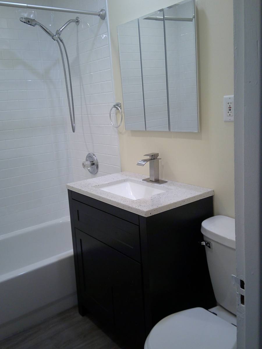 Apartment for rent at 4738 W George St 1W #1W, Chicago, IL 60641