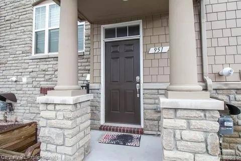 Townhouse for rent at 951 Barclay Circle, Rochester, MI 48307