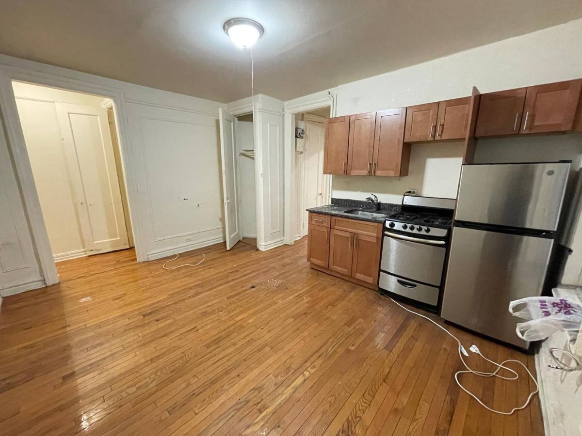 Apartment for rent at 142 W 238th St #9, Bronx, NY 10463