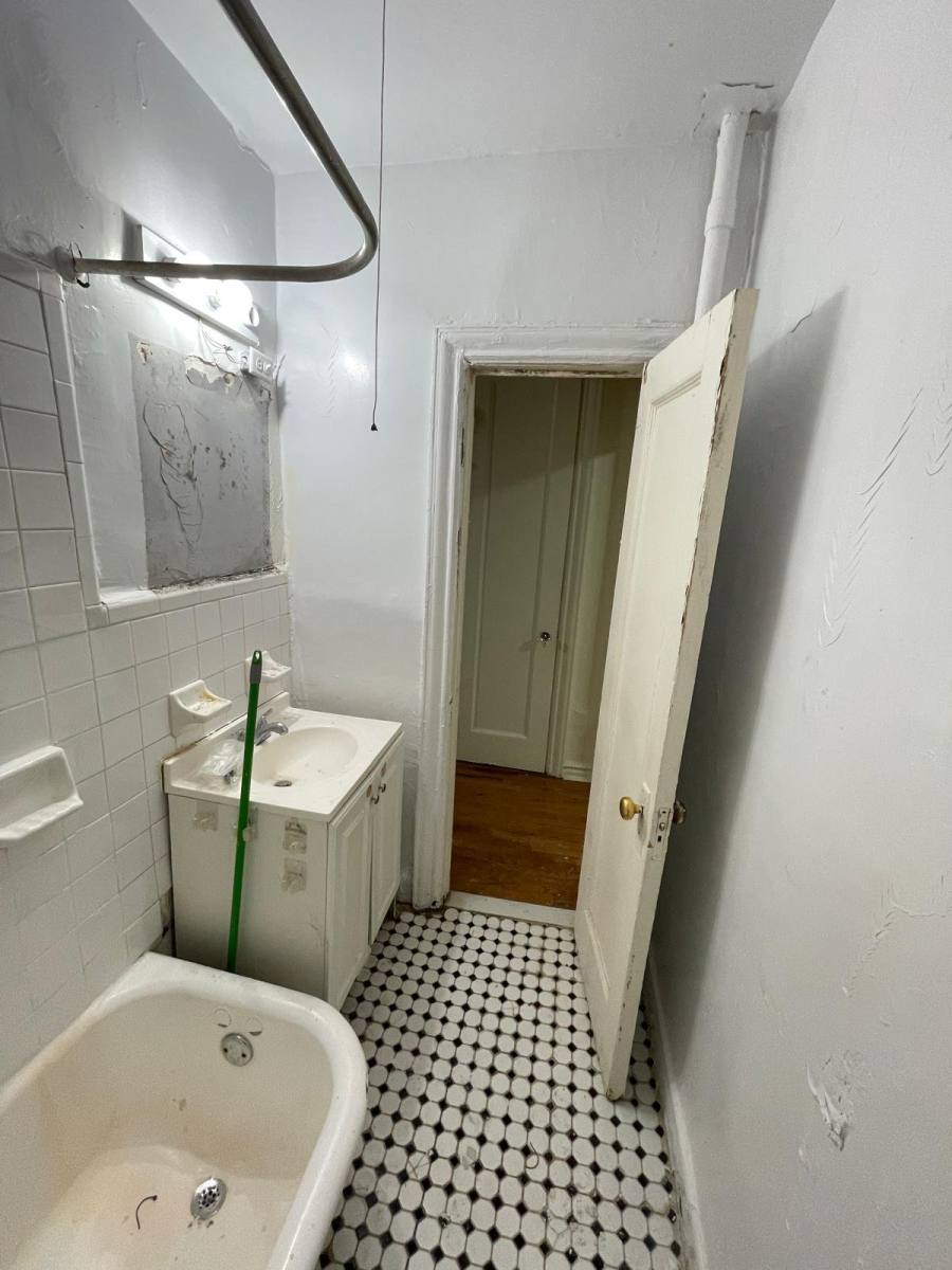Apartment for rent at 142 W 238th St #9, Bronx, NY 10463