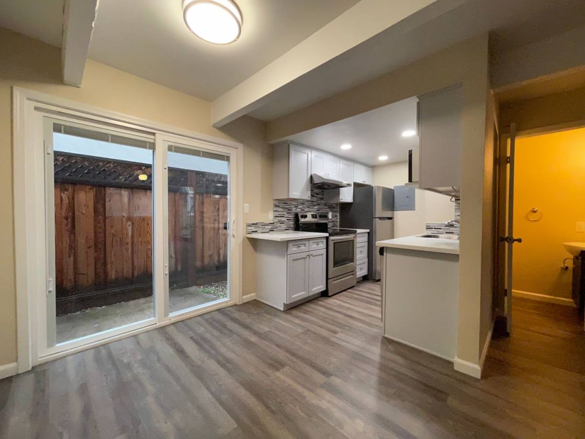 Townhouse for rent at 2410 S St, Sacramento, CA 95816