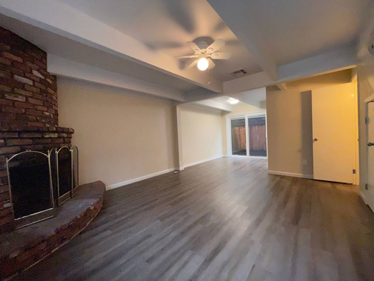 Townhouse for rent at 2410 S St, Sacramento, CA 95816