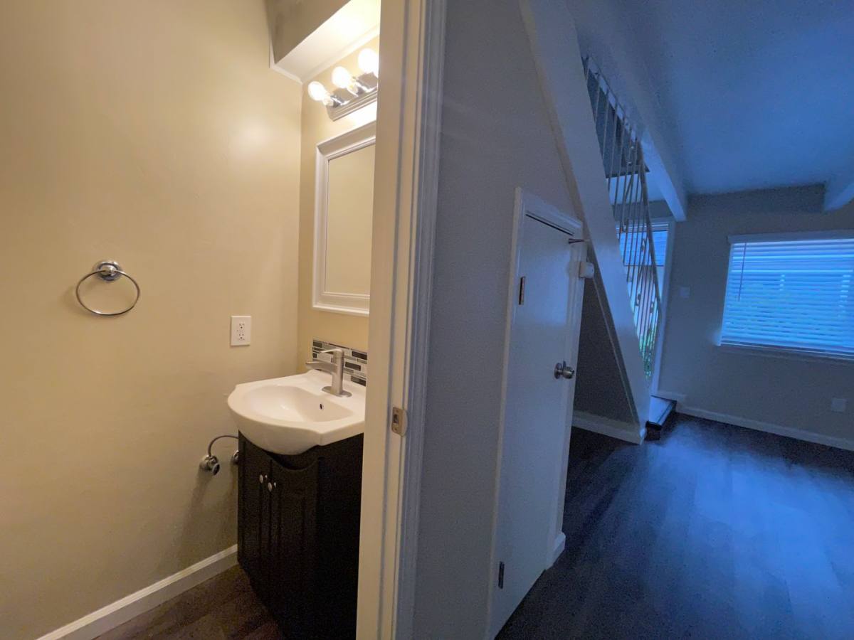 Townhouse for rent at 2410 S St, Sacramento, CA 95816