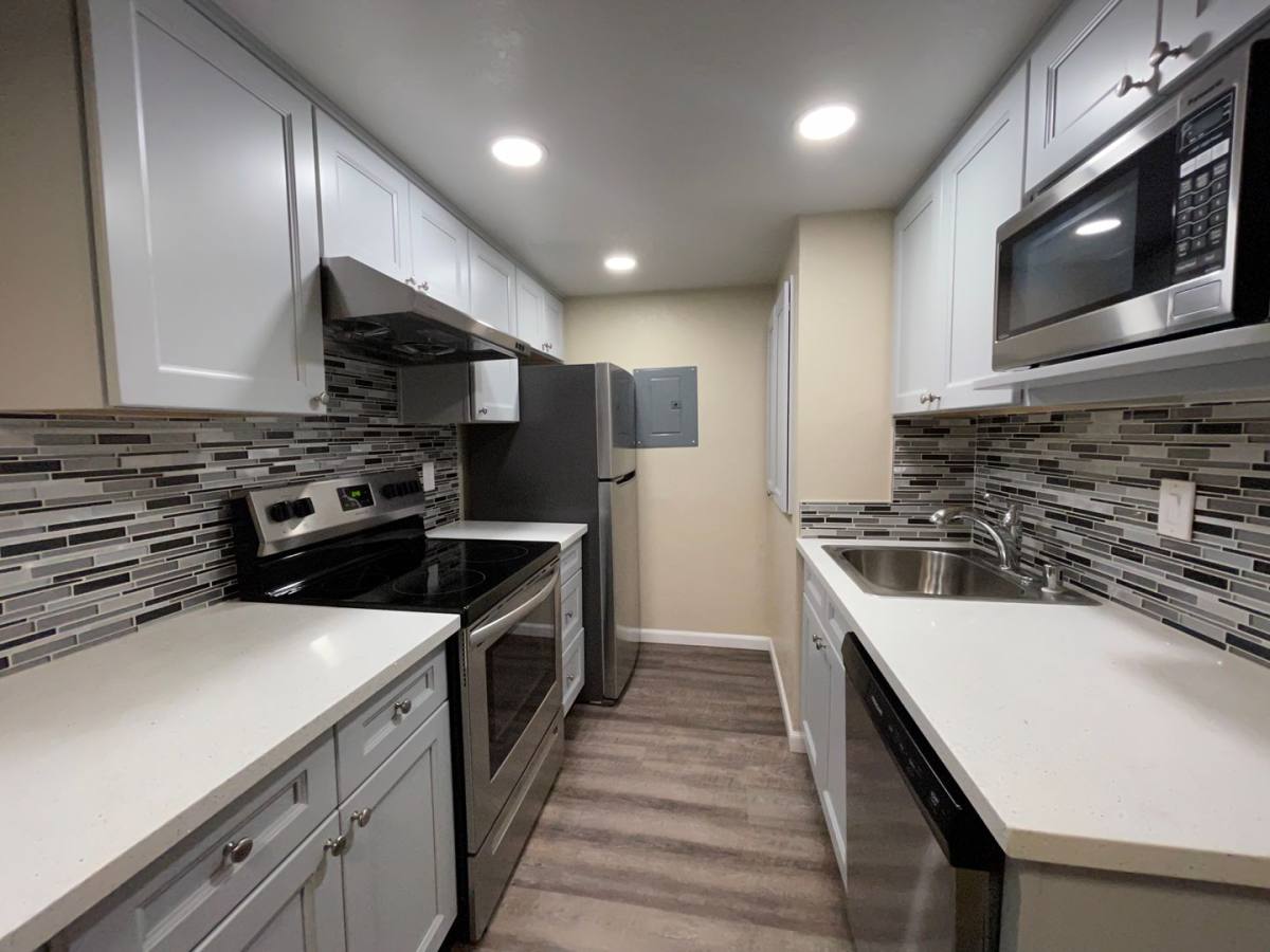 Townhouse for rent at 2410 S St, Sacramento, CA 95816