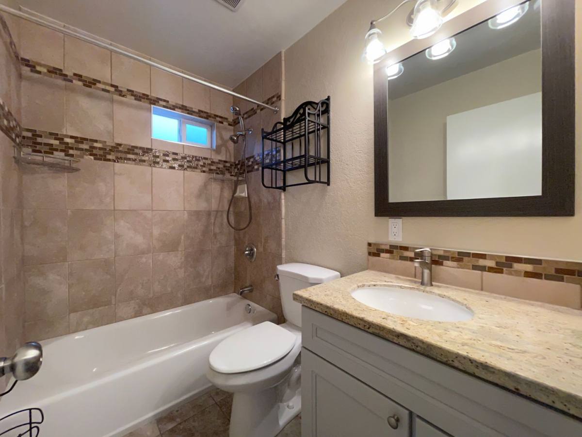 Townhouse for rent at 2410 S St, Sacramento, CA 95816