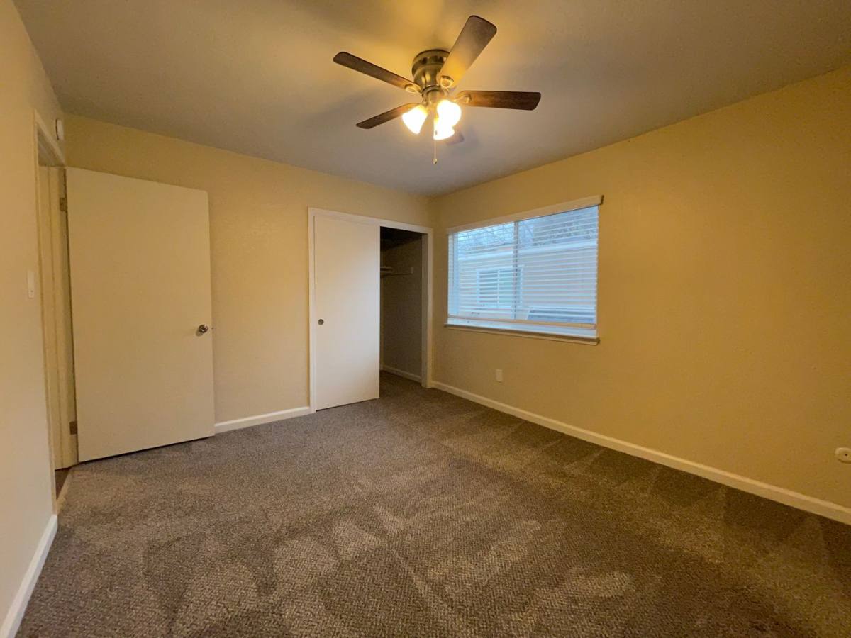 Townhouse for rent at 2410 S St, Sacramento, CA 95816
