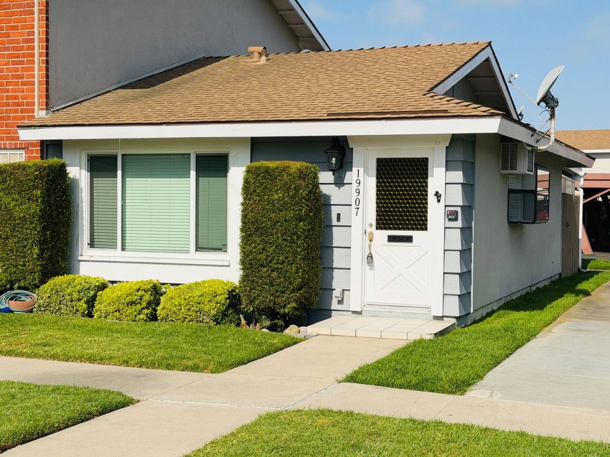 House for rent at 19907 Piccadilly Lane, Huntington Beach, CA 92646