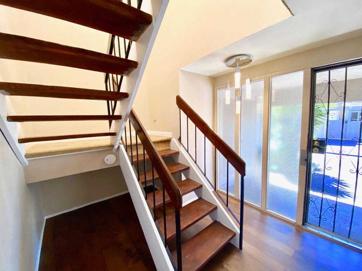 Townhouse for rent at 6346 Caminito Andreta, San Diego, CA 92111