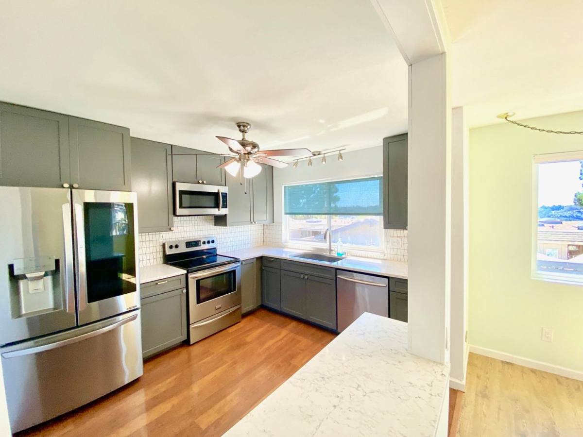 Townhouse for rent at 6346 Caminito Andreta, San Diego, CA 92111
