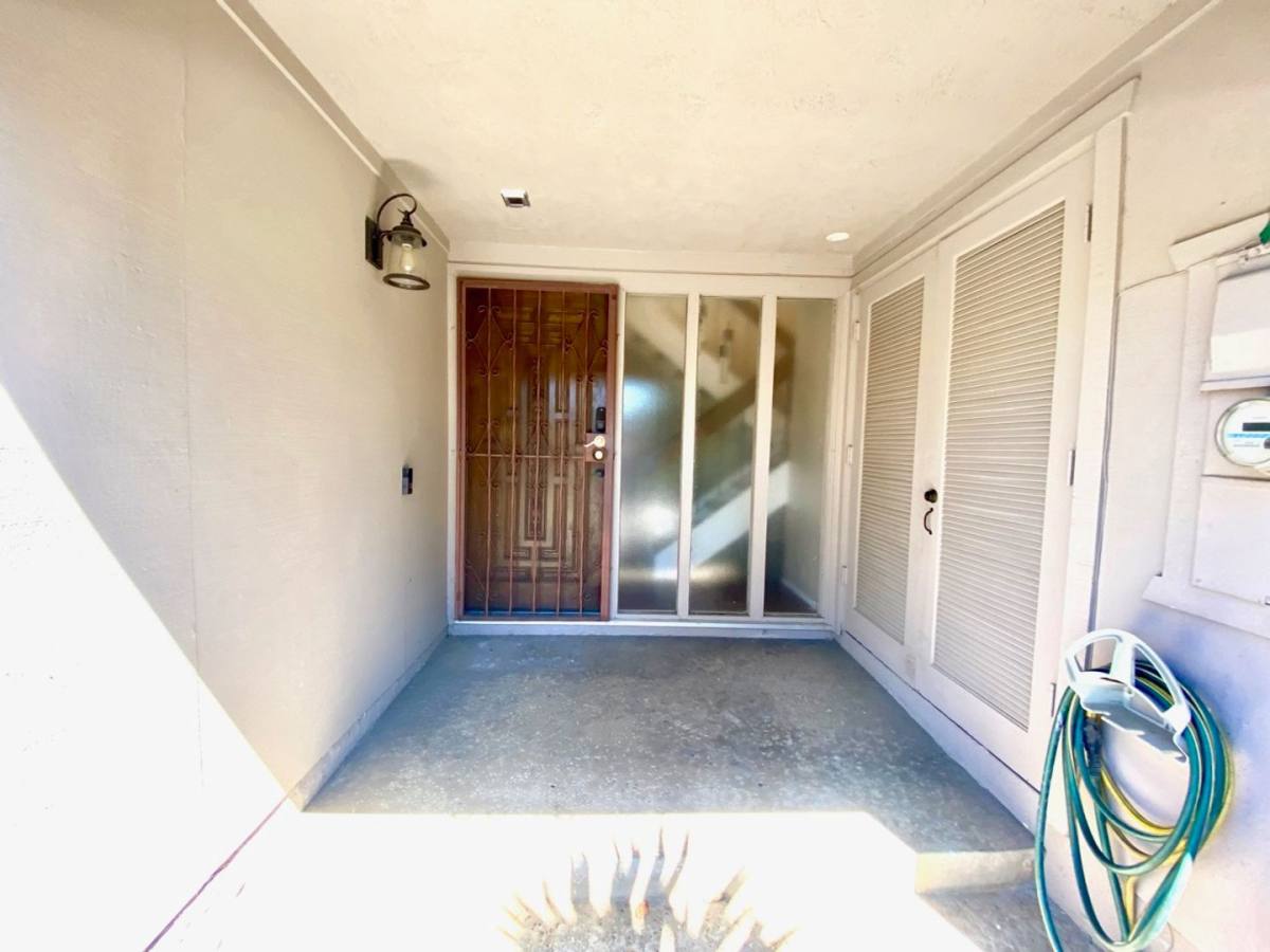 Townhouse for rent at 6346 Caminito Andreta, San Diego, CA 92111