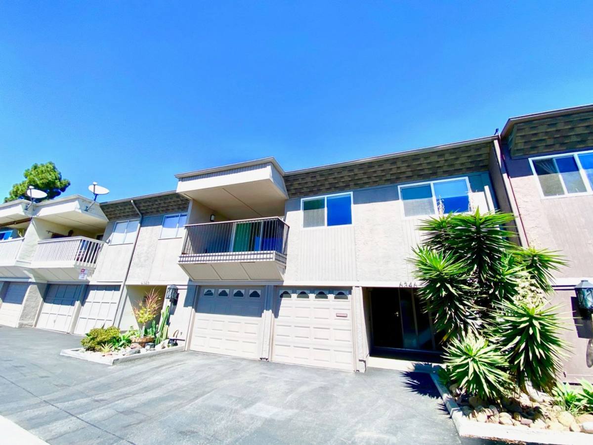Townhouse for rent at 6346 Caminito Andreta, San Diego, CA 92111