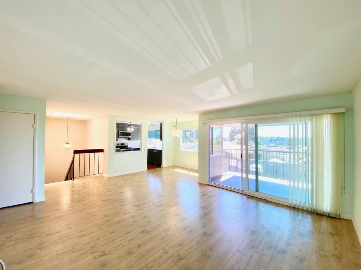 Townhouse for rent at 6346 Caminito Andreta, San Diego, CA 92111