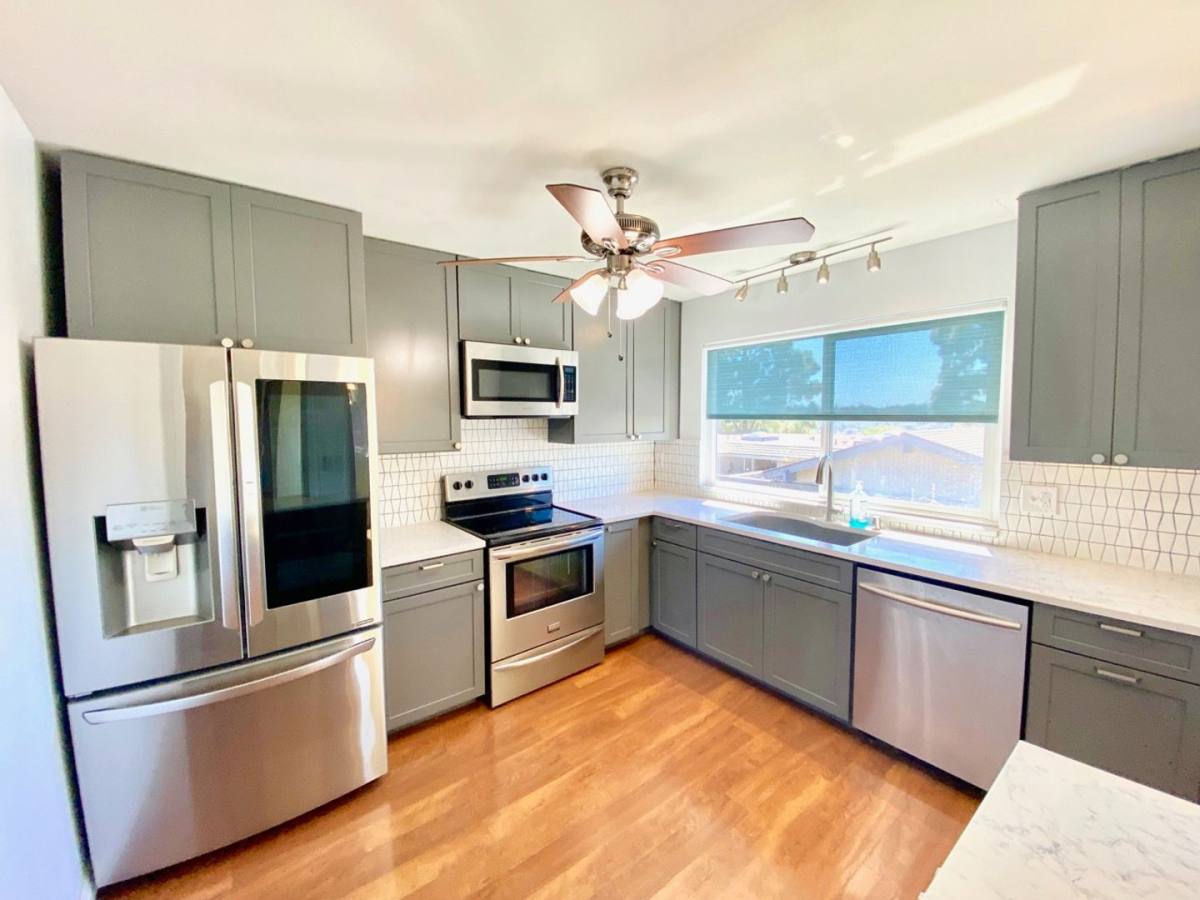 Townhouse for rent at 6346 Caminito Andreta, San Diego, CA 92111