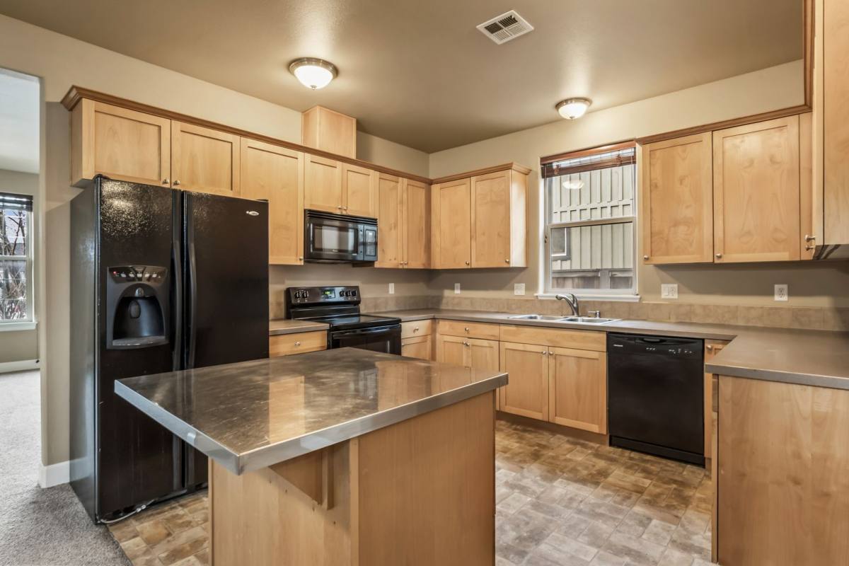 House for rent at 63160 Lancaster St, Bend, OR 97701