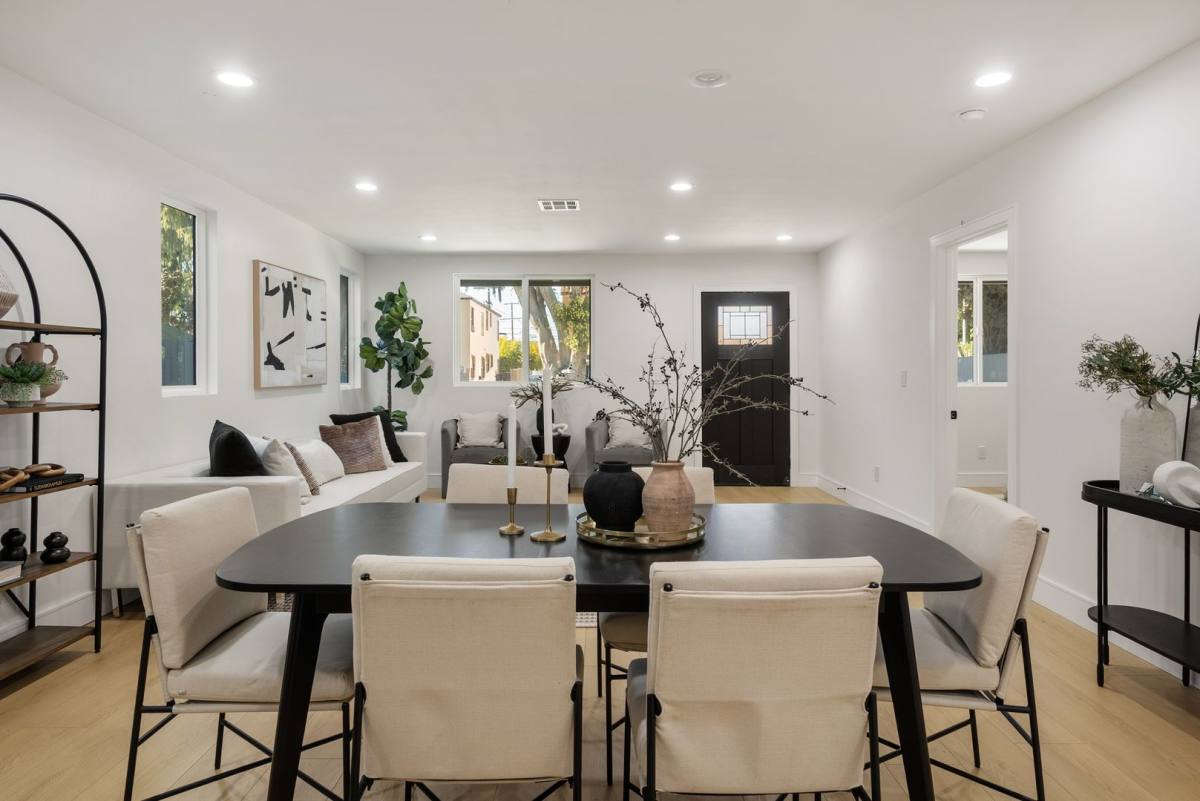Apartment for rent at 2706 S Cochran Ave, Los Angeles, CA 90016