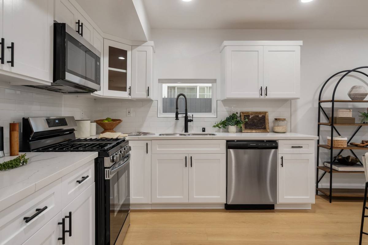 Apartment for rent at 2706 S Cochran Ave, Los Angeles, CA 90016