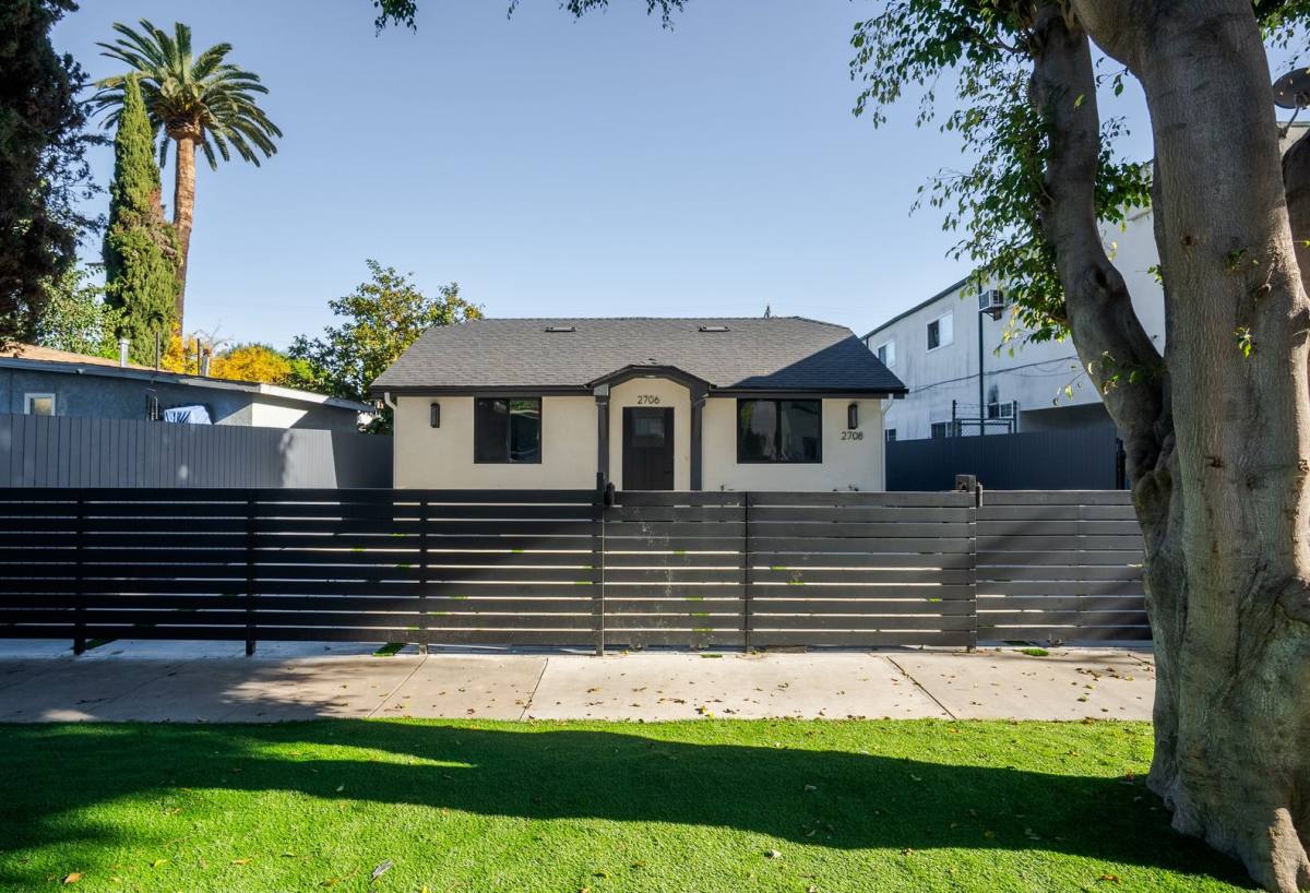 Apartment for rent at 2706 S Cochran Ave, Los Angeles, CA 90016