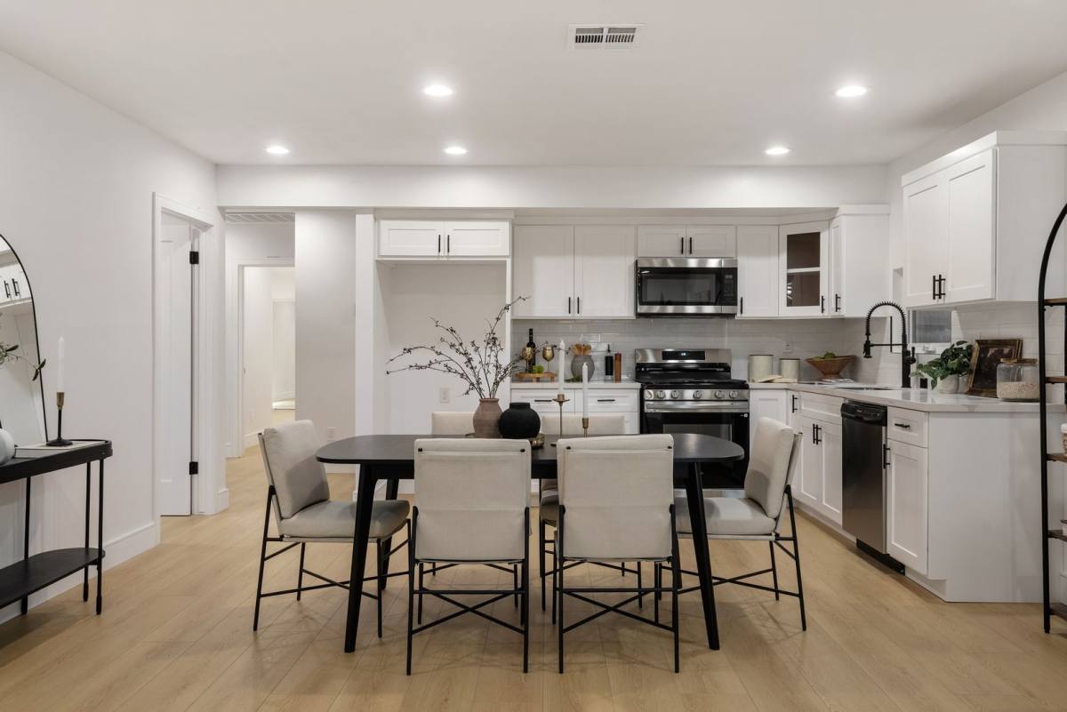 Apartment for rent at 2706 S Cochran Ave, Los Angeles, CA 90016